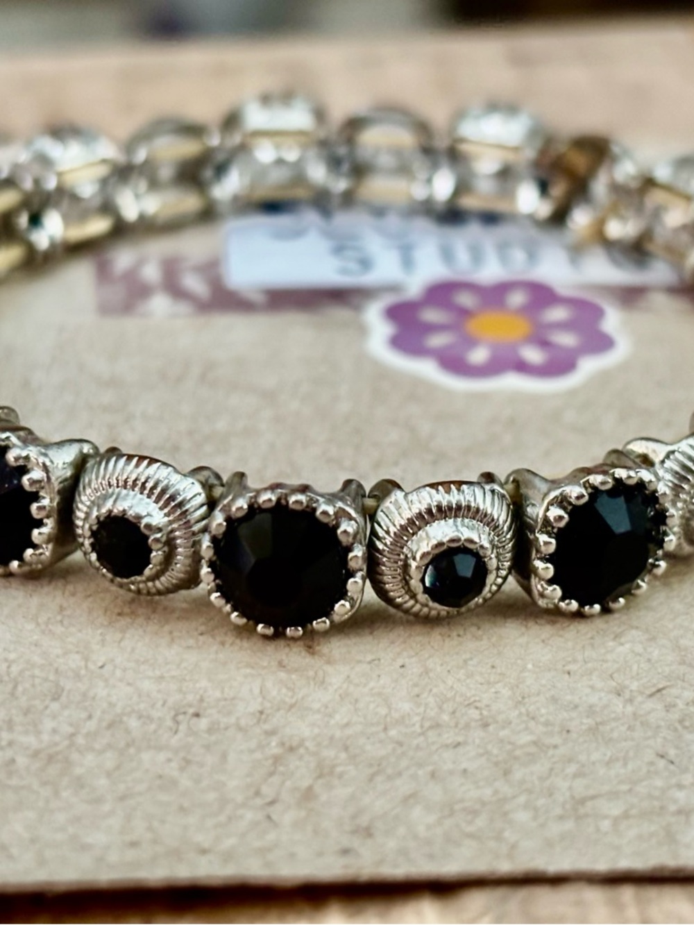 💗💗💗 Vintage estate sale possibly Sterling Silver Black Stone Stretch Bracelet